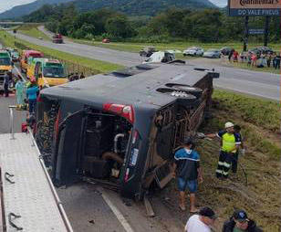 Dupla Sertaneja Sofre Grave Acidente De Nibus Cinco Mortes