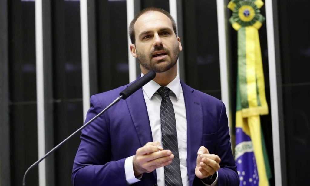 Líder do governo anuncia Eduardo Bolsonaro como novo líder do PSL na